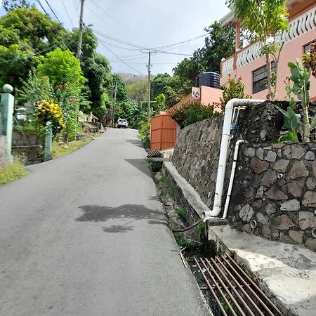 Angie'S Cove, Modern Get-Away Overlooking カストリーズ エクステリア 写真