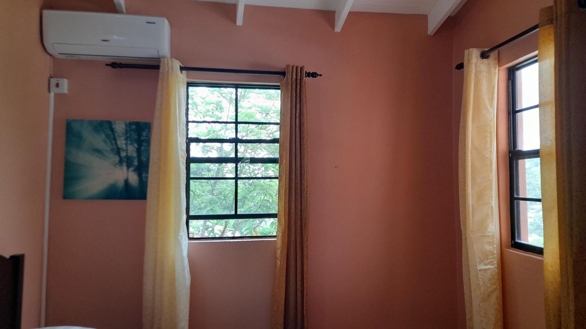 Angie'S Cove, Modern Get-Away Overlooking カストリーズ エクステリア 写真