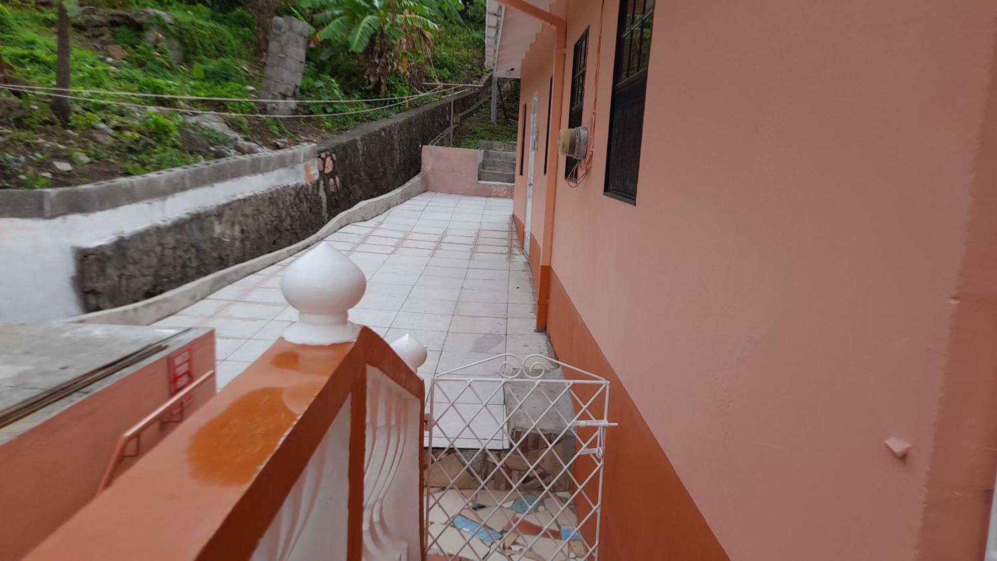 Angie'S Cove, Modern Get-Away Overlooking カストリーズ エクステリア 写真